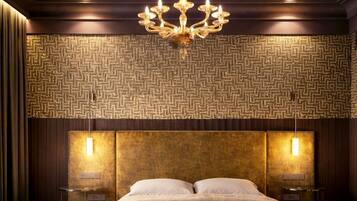 Hypo-allergenic bedding, memory foam beds, minibar, in-room safe