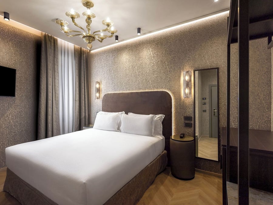 Classic Double Room | Hypo-allergenic bedding available, memory foam beds, minibar
