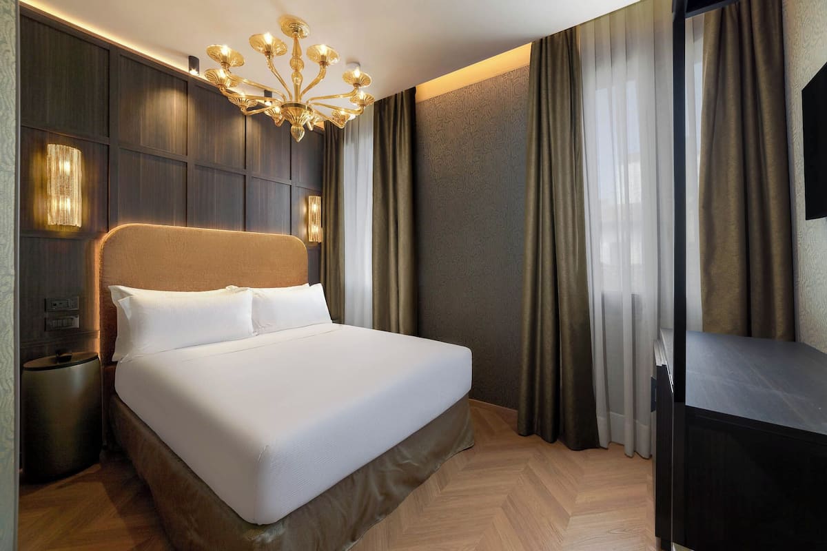 Economy Double Room Single Use | Hypo-allergenic bedding, memory-foam beds, minibar, in-room safe