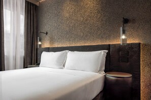 Ropa de cama hipoalergénica, colchones con efecto memoria y minibar 