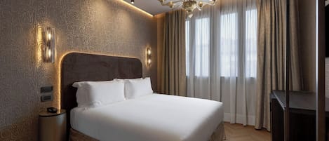 Literie hypoallergénique, matelas mémoire de forme, minibar