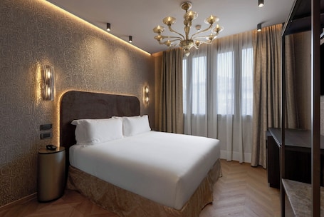 Classic Double Room | Hypo-allergenic bedding, memory-foam beds, minibar, in-room safe