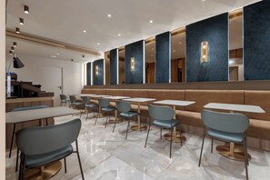 Buffet déjeuner gratuit tous les jours