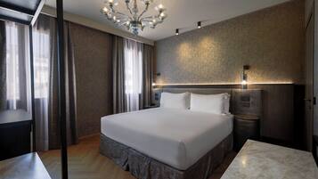 Hypo-allergenic bedding, memory-foam beds, minibar, in-room safe