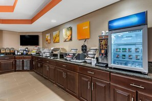 Free daily buffet breakfast  - Comfort Inn & Suites Bryant - Benton (Bryant)
