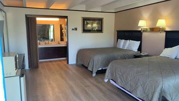 Escritorio, tabla de planchar con plancha y cunas gratuitas