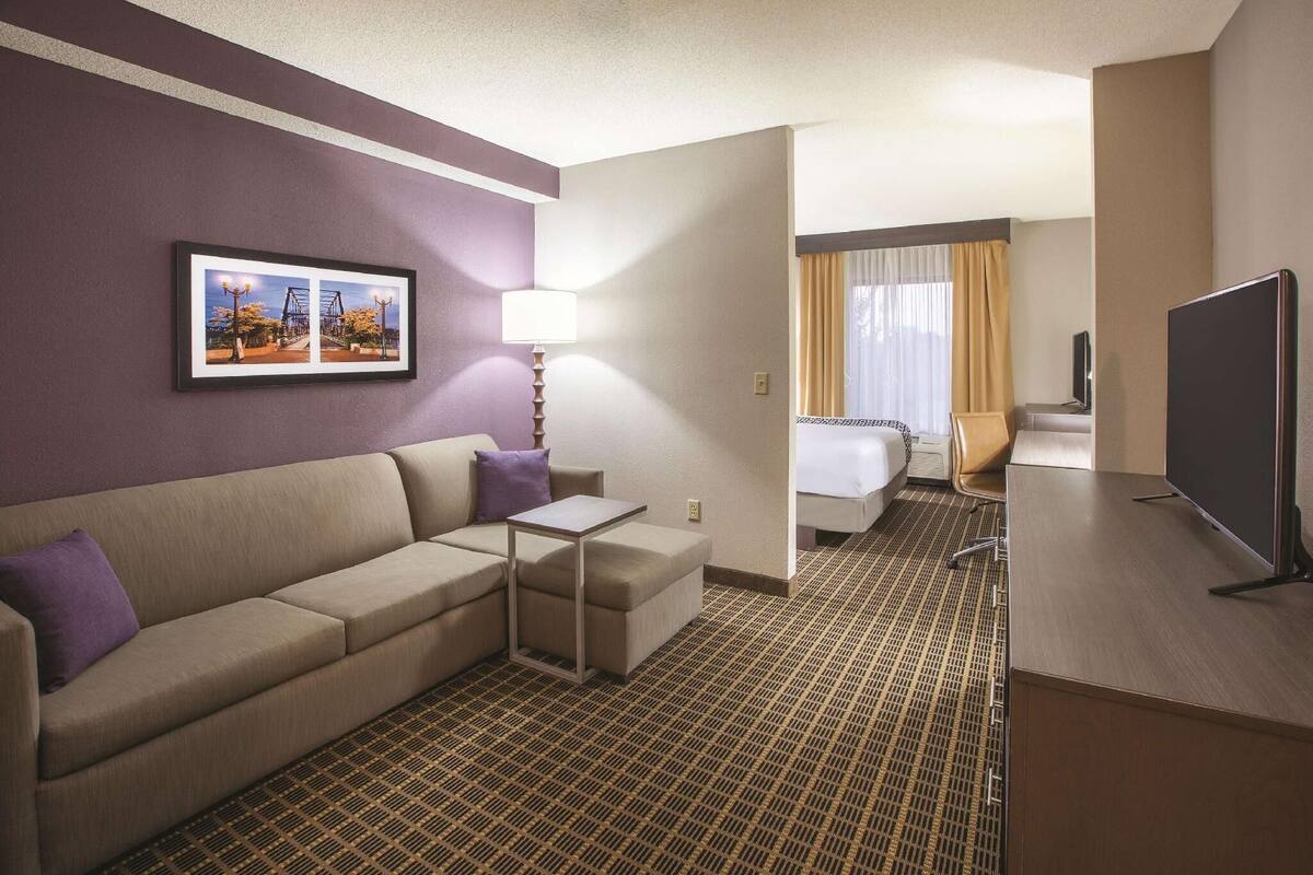 Premium bedding, in-room safe, desk, iron/ironing board