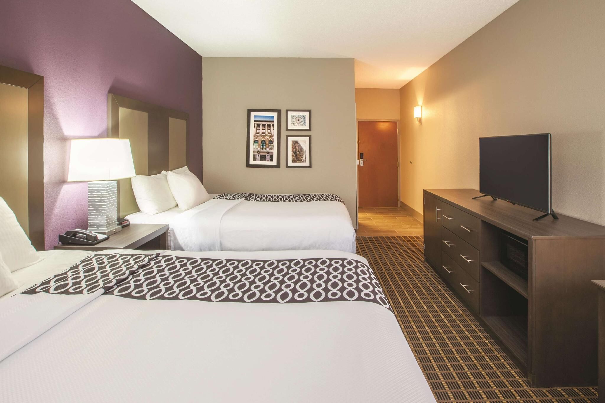 Premium bedding, in-room safe, desk, iron/ironing board