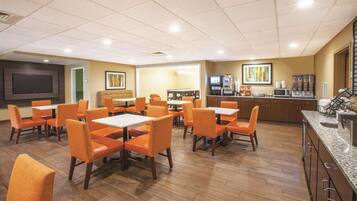 Esmorzar diari continental gratuït