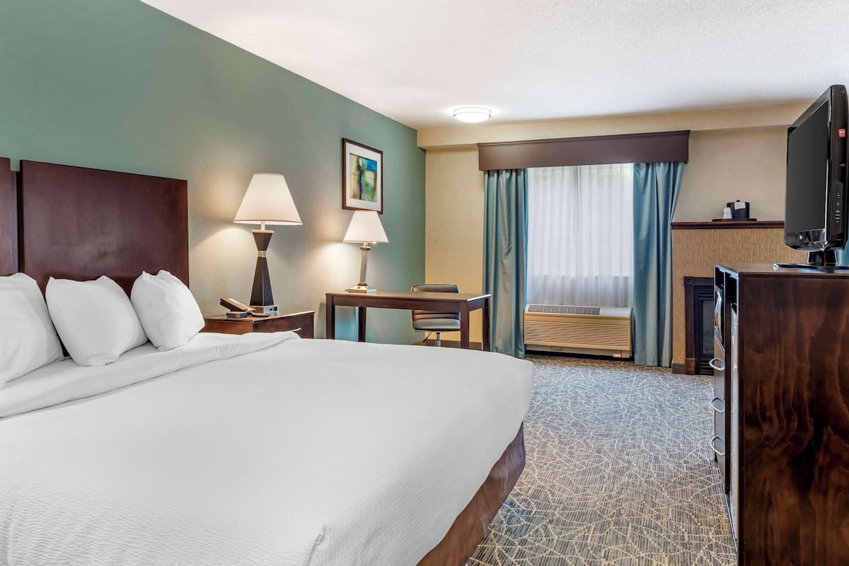 In-room safe, individually decorated, individually furnished, desk