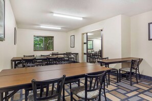 Free daily buffet breakfast  - Best Western Plus Berkshire Hills Inn & Suites (Pittsfield)