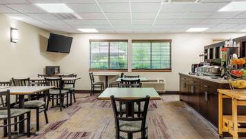 Sudah termasuk sarapan prasmanan setiap hari