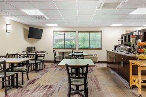 Enjoy meals and meetings in this well-appointed room with a kitchenette, flat-screen TV, and comfortable dining area.