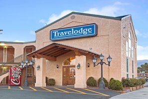 Exterior - Travelodge by Wyndham Bishop (Bishop)