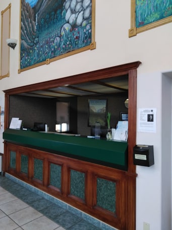 Reception. Travelodge by Wyndham Bishop