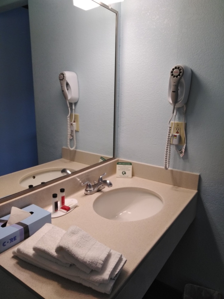 Travelodge by Wyndham Bishop by null