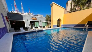 Outdoor pool - Hotel La Siesta Malecón (Mazatlán)