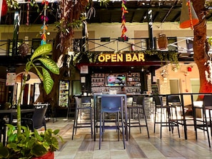 2 restaurants, lunch served