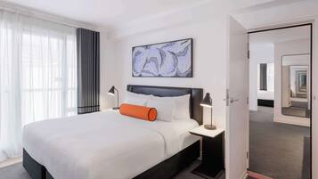 Hypo-allergenic bedding, in-room safe, desk, blackout curtains
