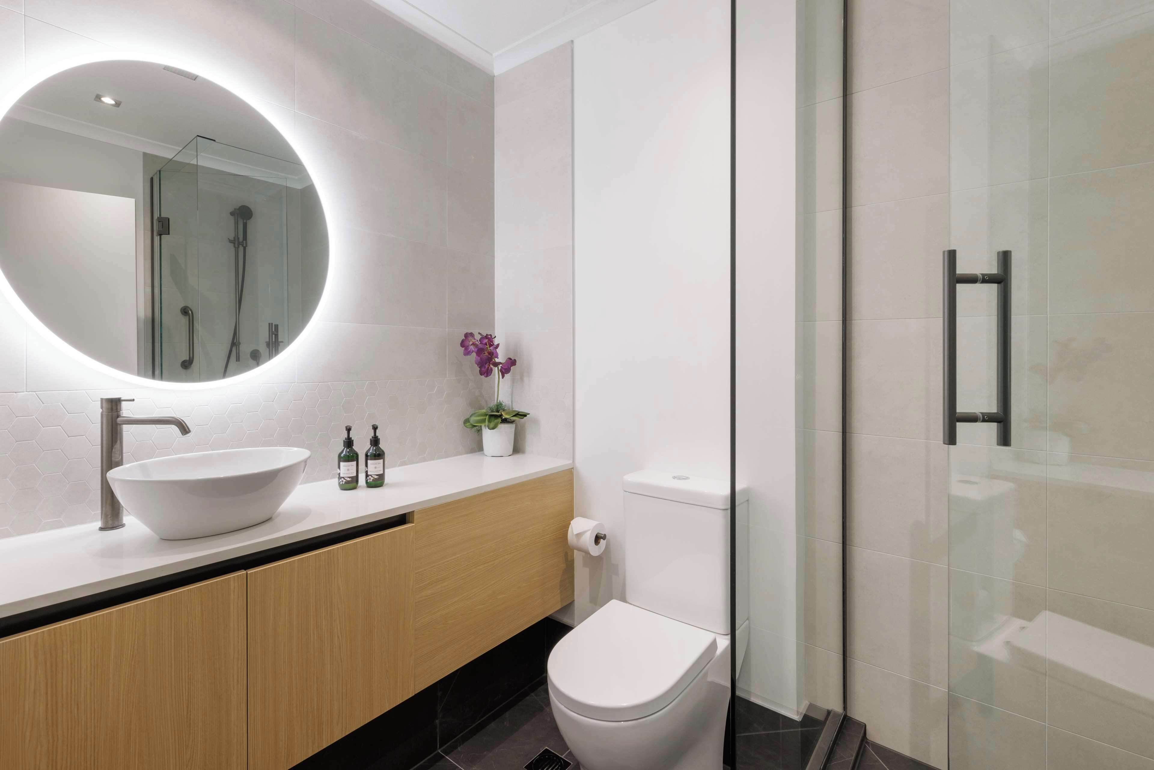 guest room    | bathroom | separate bathtub and shower, free toiletries, hair dryer, bathrobes
