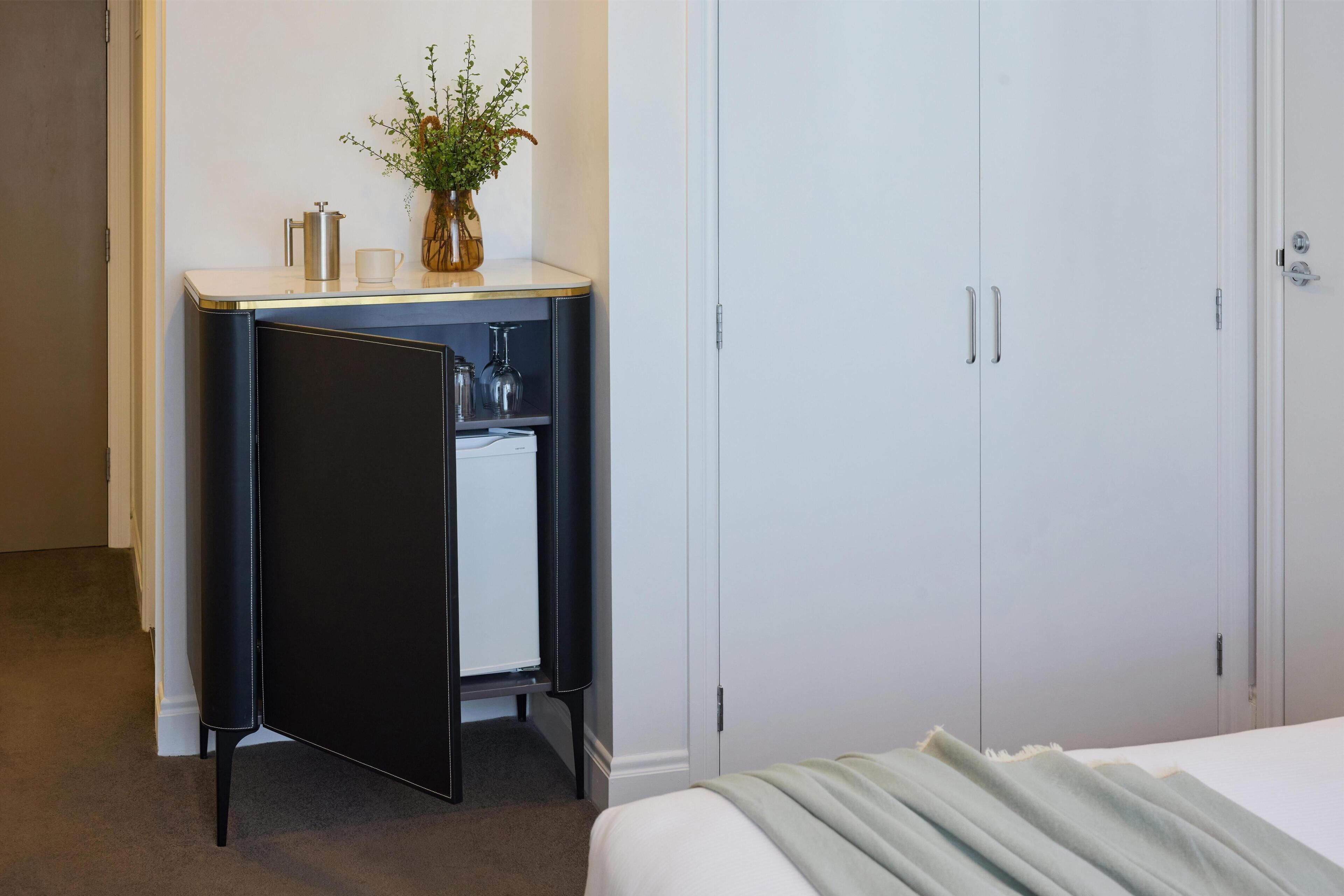 Guest Room    | Hypo-allergenic bedding, in-room safe, desk, blackout drapes