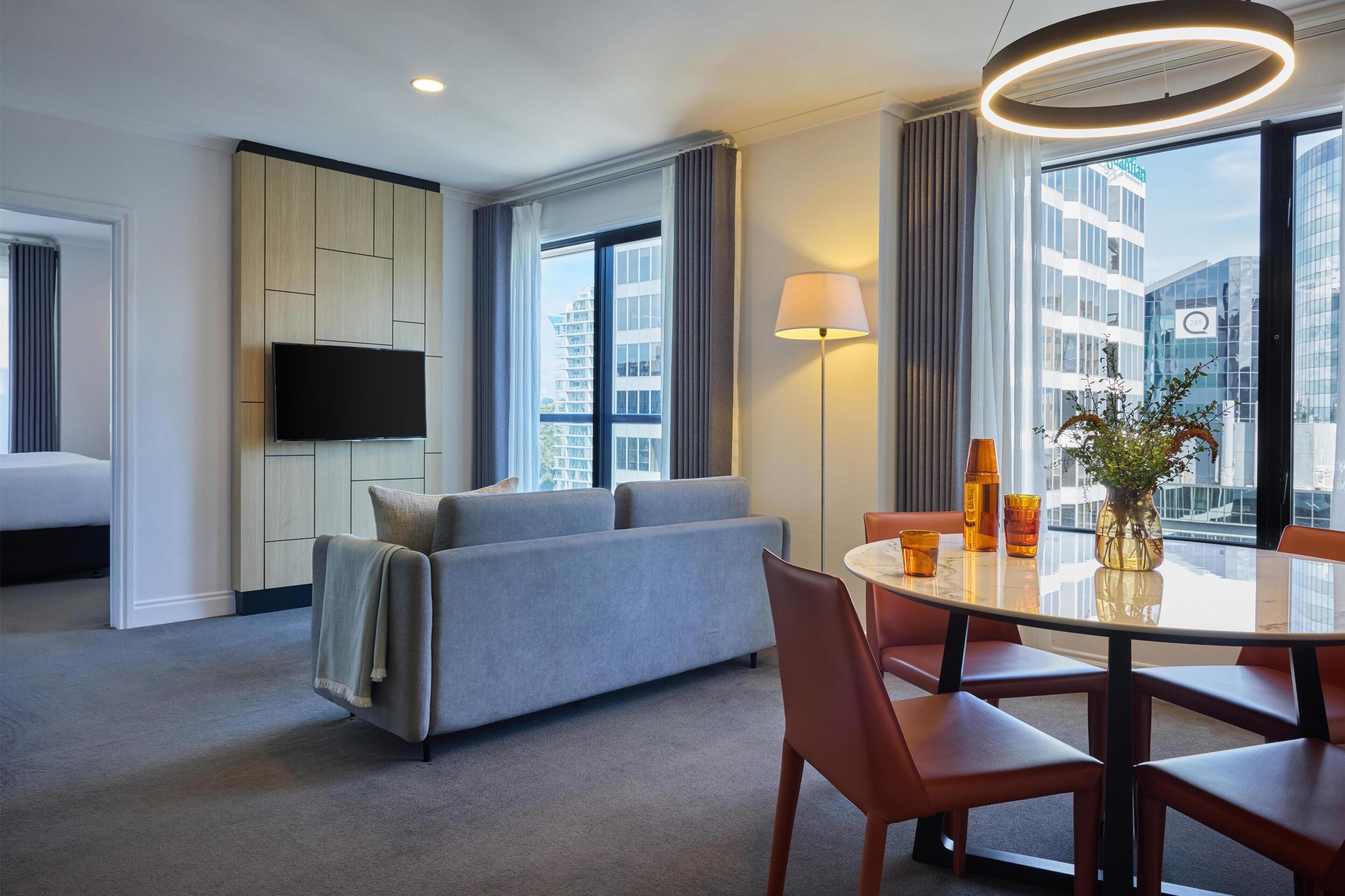 Hypo-allergenic bedding, in-room safe, desk, blackout curtains