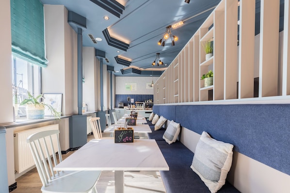 Daily buffet breakfast (EUR 17 per person) - Garner Hotel Vienna by IHG (Vienna)