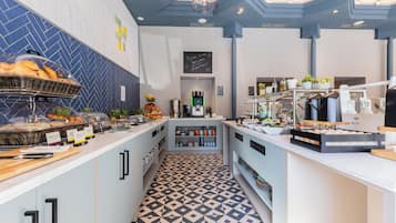 Tägliches Frühstück zum Mitnehmen (17 EUR pro Person)