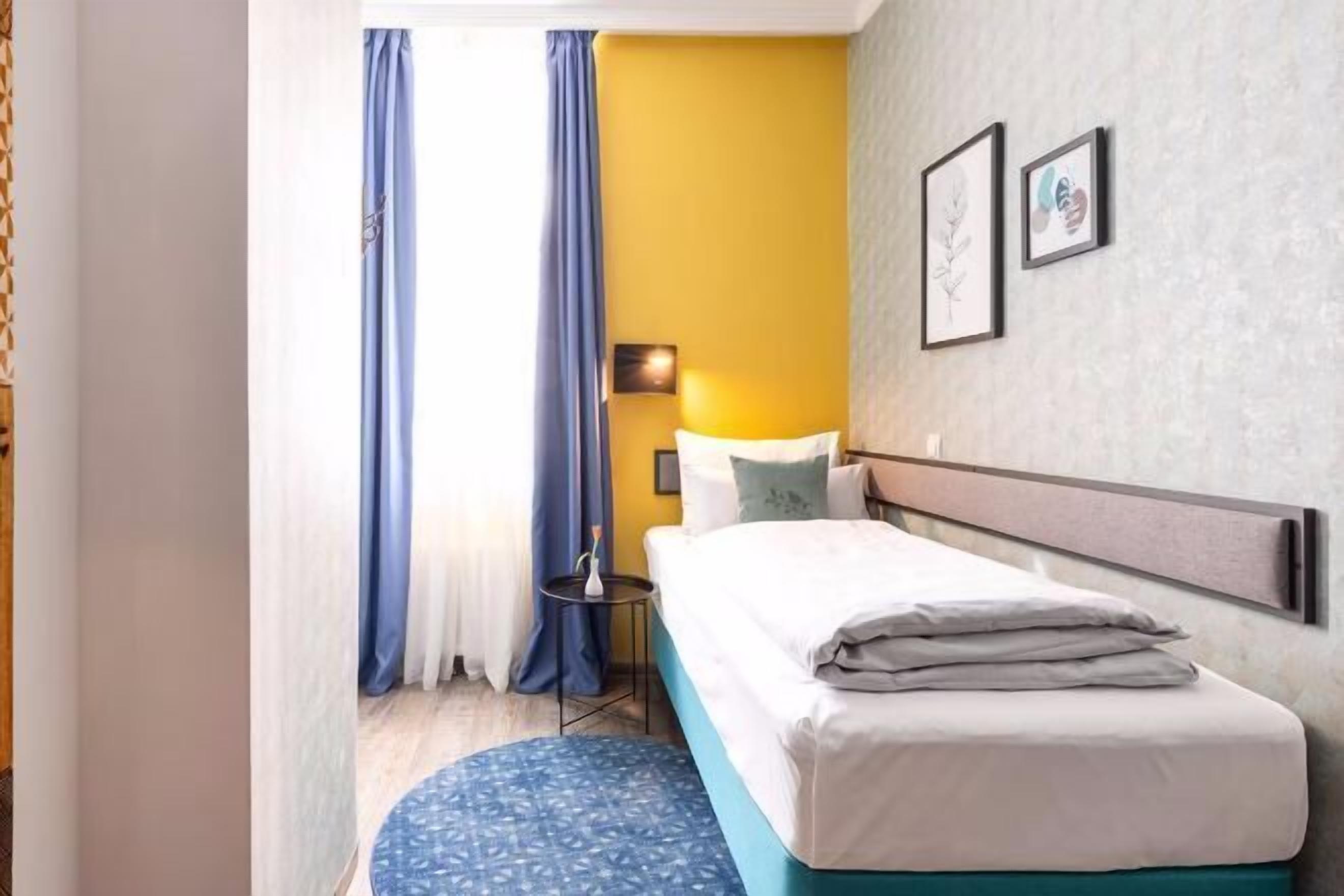 Zimmersafe, Schreibtisch, kostenlose Babybetten, kostenloses WLAN