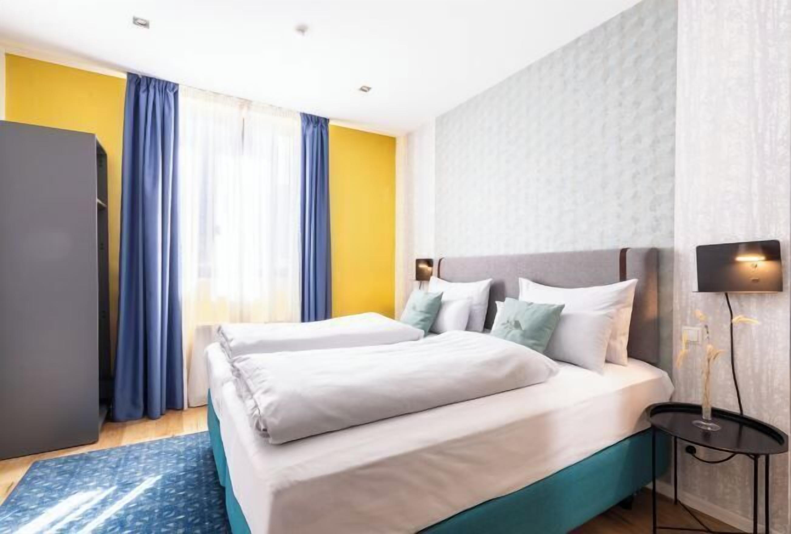 Zimmersafe, Schreibtisch, kostenlose Babybetten, kostenloses WLAN