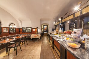 Daily buffet breakfast (EUR 6.90 per person)
