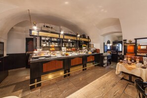 Daily buffet breakfast (EUR 6.90 per person)