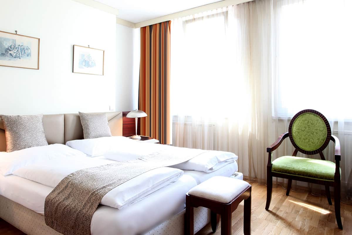 Hypo-allergenic bedding, in-room safe, individually furnished, desk