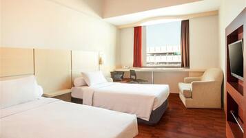 Premium bedding, in-room safe, desk, iron/ironing board