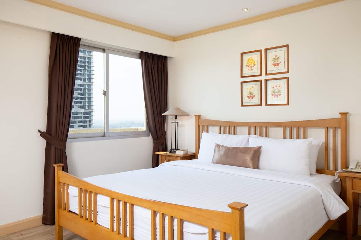 Minibar, in-room safe, desk, blackout drapes