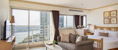 Estudio Deluxe, vistas al río | 1 dormitorio, minibar, caja fuerte y escritorio