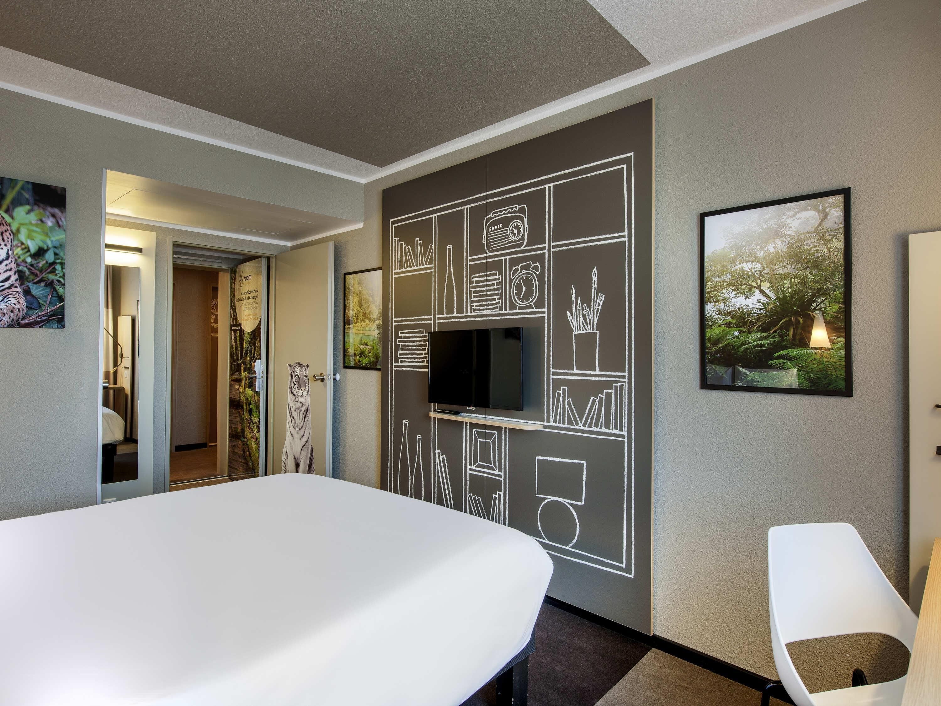 Allergikerbettwaren, Schreibtisch, laptopgeeigneter Arbeitsplatz