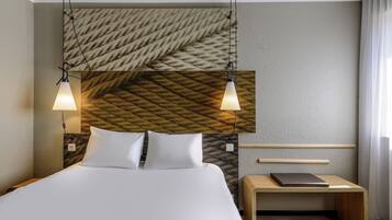 Hypoallergeen beddengoed, een bureau, een laptopwerkplek