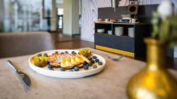 Se ofrece un desayuno bufé todos los días (por un coste adicional)