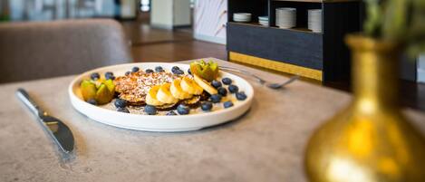 Tägliches Frühstücksbuffet gegen Gebühr