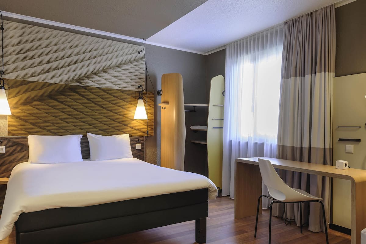 Quarto família, 1 cama de casal e sofá-cama | Roupas de cama antialérgicas, escrivaninha