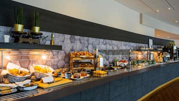 Tägliches Frühstücksbuffet (17 EUR pro Person)