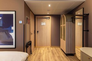Familienzimmer (Three) | Allergikerbettwaren, Minibar, Zimmersafe, Schreibtisch