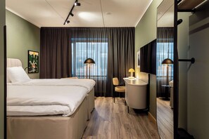 Hypo-allergenic bedding, minibar, in-room safe, desk