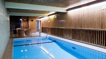 Indendørs pool