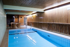 Piscine intérieure
