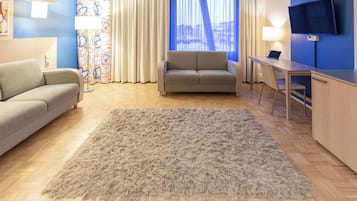 Kamar Superior, Beberapa Tempat Tidur (Plus) | Meja kerja, tirai kedap cahaya, tempat tidur bayi gratis, dan Wi-Fi