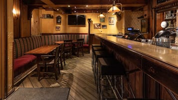 Serves dinner and happy hour