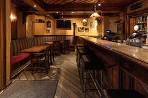Serves dinner and happy hour