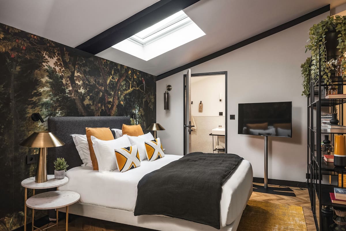 Literie de qualité supérieure, coffres-forts dans les chambres, bureau